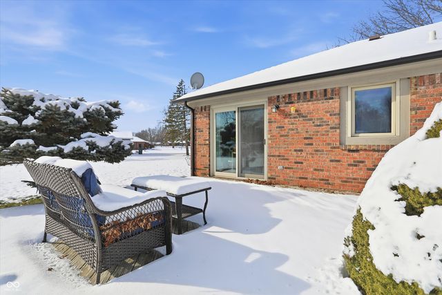 1105 Fox Trail Drive E, New Palestine, IN 46163