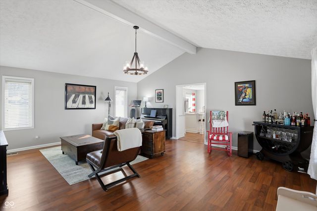 1105 Fox Trail Drive E, New Palestine, IN 46163