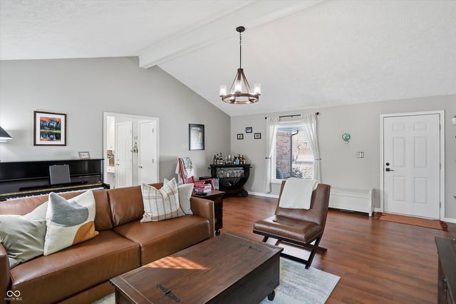 1105 Fox Trail Drive E, New Palestine, IN 46163