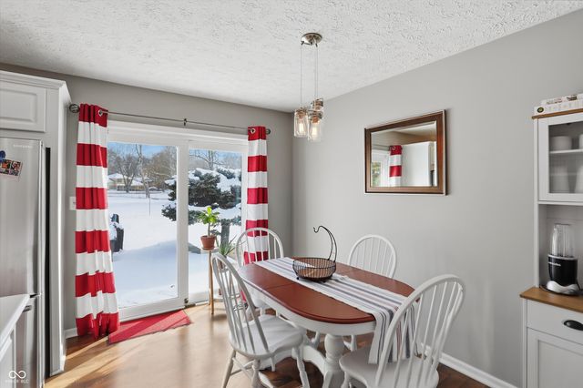 1105 Fox Trail Drive E, New Palestine, IN 46163