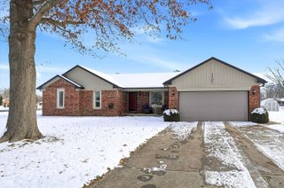 1105 Fox Trail Drive E, New Palestine, IN 46163