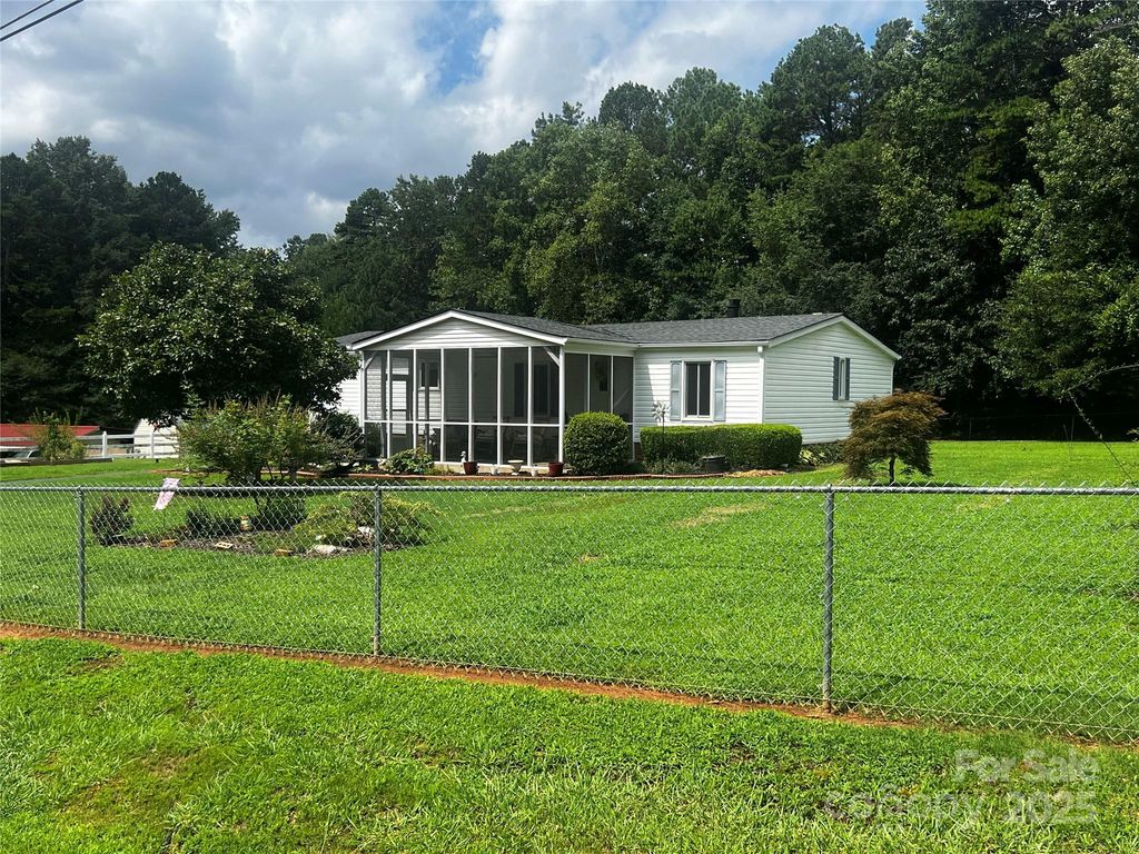 11725 Forestwinds Lane, Charlotte, NC 28216