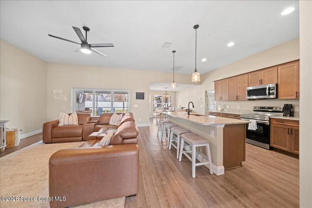 1064 Captiva Island Circle SW, Palm Bay, FL 32908