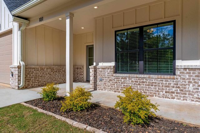 101 St. Clair, Longview, TX 75605