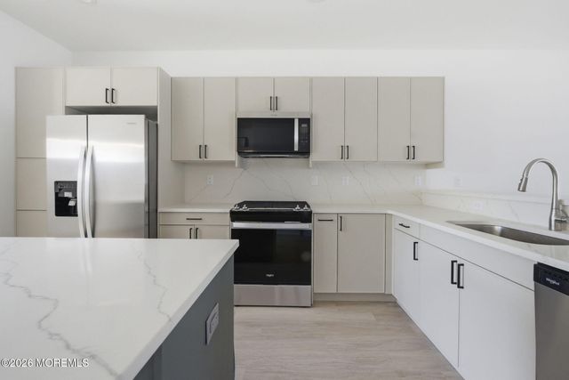 4 Remington Court 1000, Farmingdale, NJ 07727