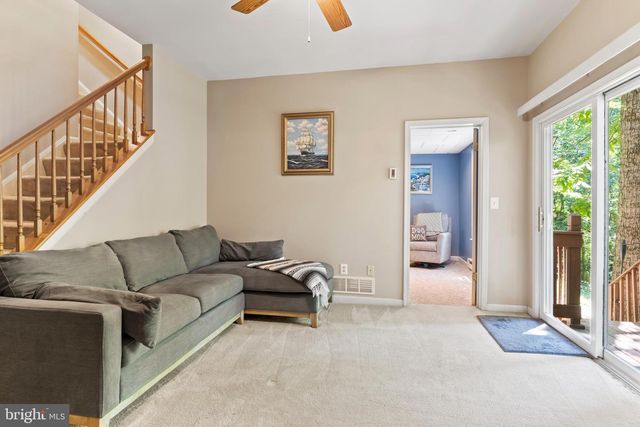 1028 OAK KNOLL DR, Harrisburg, PA 17111