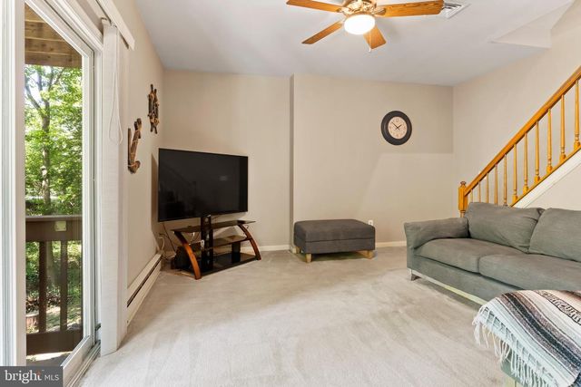 1028 OAK KNOLL DR, Harrisburg, PA 17111
