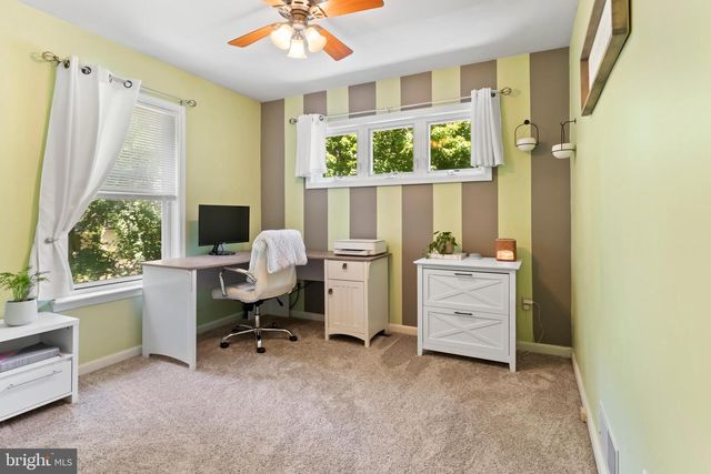 1028 OAK KNOLL DR, Harrisburg, PA 17111