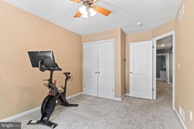 1028 OAK KNOLL DR, Harrisburg, PA 17111