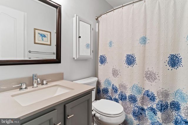 1028 OAK KNOLL DR, Harrisburg, PA 17111