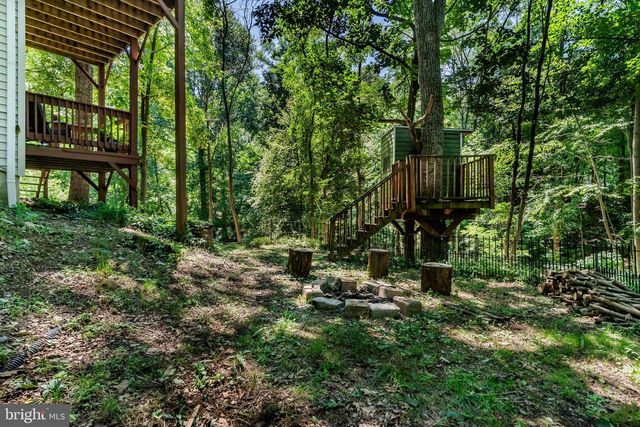 1028 OAK KNOLL DR, Harrisburg, PA 17111