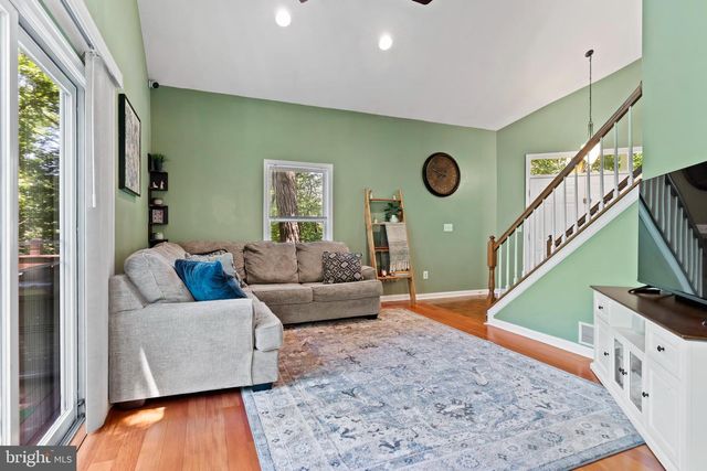 1028 OAK KNOLL DR, Harrisburg, PA 17111