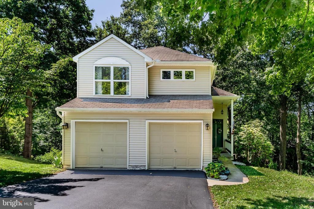 1028 OAK KNOLL DR, Harrisburg, PA 17111