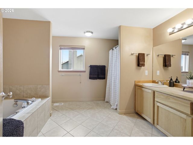 245 TRILLIUM St, St Helens, OR 97051