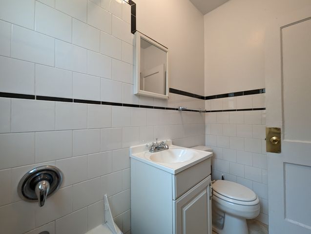 2647 N Spaulding Avenue 2E, Chicago, IL 60647