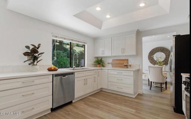 408 Oak Haven Court, Oak Park, CA 91377