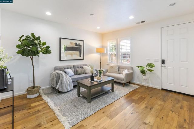 1552 glenn st, Hayward, CA 94545