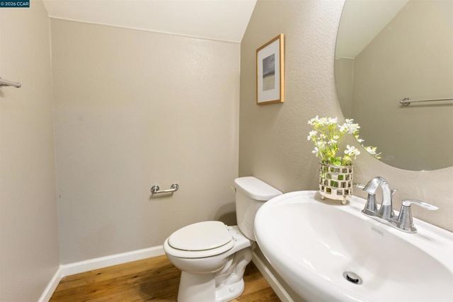1552 glenn st, Hayward, CA 94545