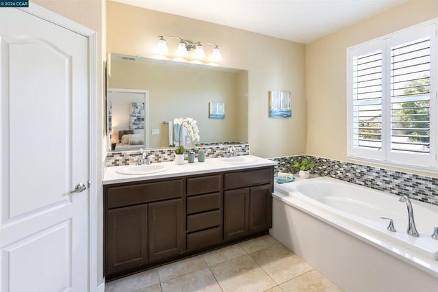 1552 glenn st, Hayward, CA 94545