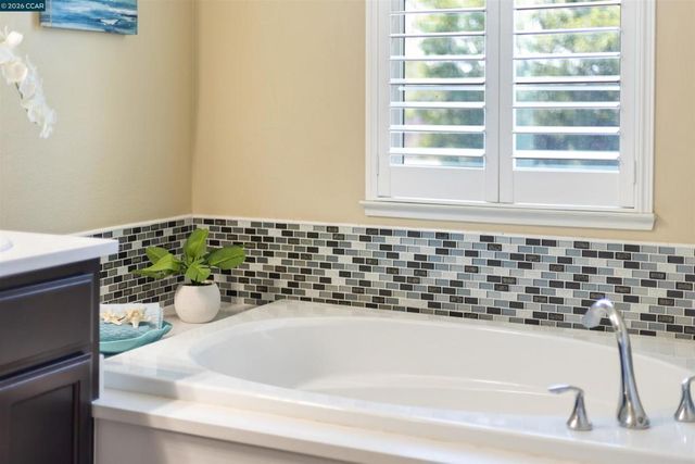 1552 glenn st, Hayward, CA 94545