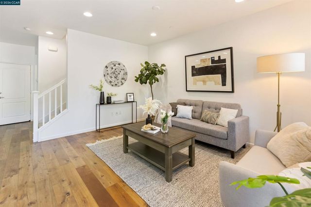 1552 glenn st, Hayward, CA 94545