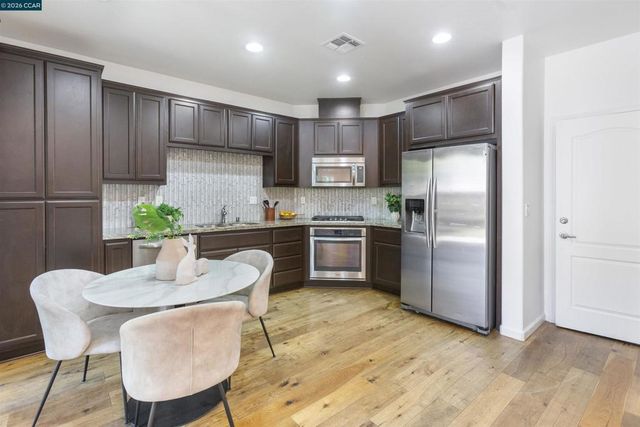 1552 glenn st, Hayward, CA 94545
