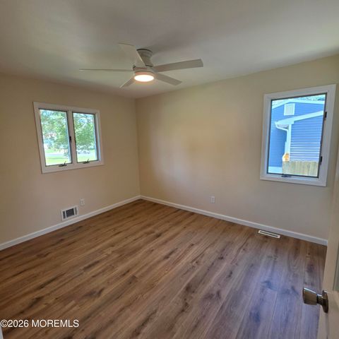 939 Gloucester Drive, Toms River, NJ 08753