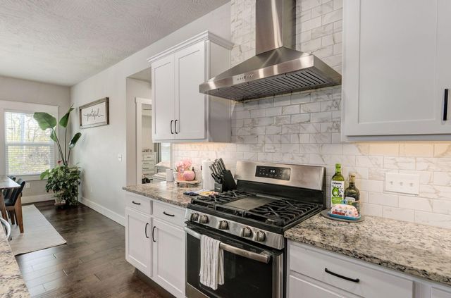 2482 W Camino Alto Street, Springfield, MO 65810