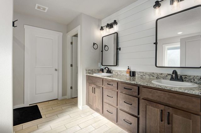 2482 W Camino Alto Street, Springfield, MO 65810