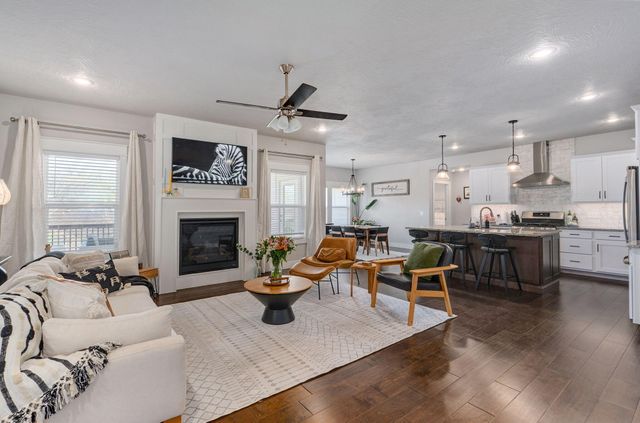 2482 W Camino Alto Street, Springfield, MO 65810