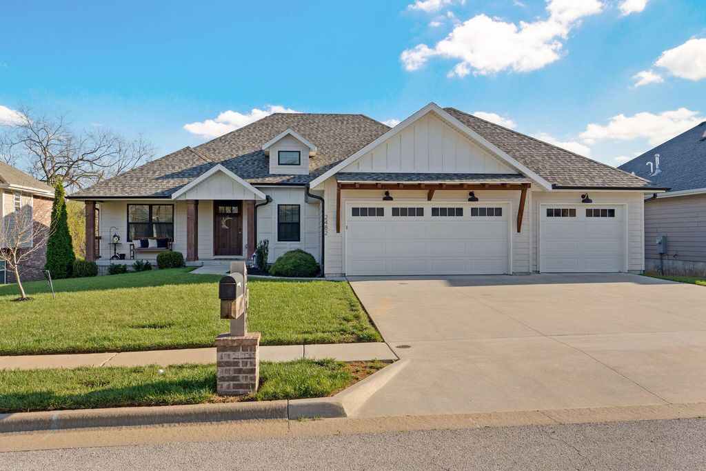 2482 W Camino Alto Street, Springfield, MO 65810