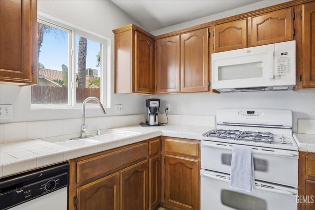 4517 Kaytlain Avenue, Bakersfield, CA 93313