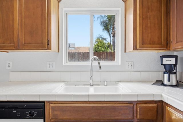 4517 Kaytlain Avenue, Bakersfield, CA 93313