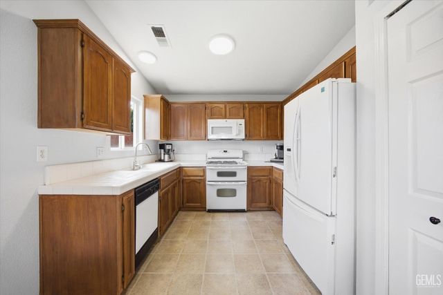 4517 Kaytlain Avenue, Bakersfield, CA 93313