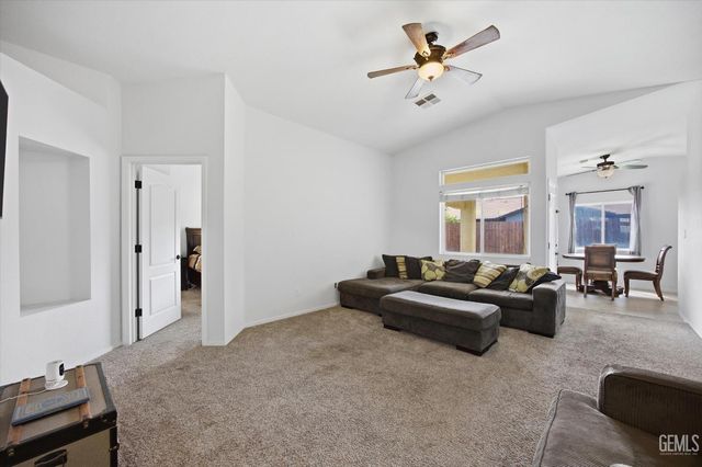 4517 Kaytlain Avenue, Bakersfield, CA 93313