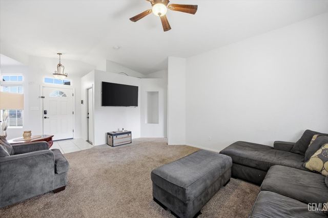 4517 Kaytlain Avenue, Bakersfield, CA 93313