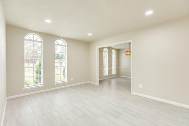 128 Catalpa Street, Lake Jackson, TX 77566