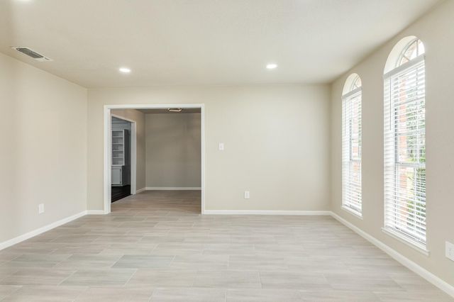 128 Catalpa Street, Lake Jackson, TX 77566