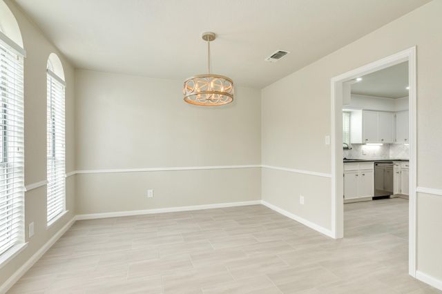 128 Catalpa Street, Lake Jackson, TX 77566