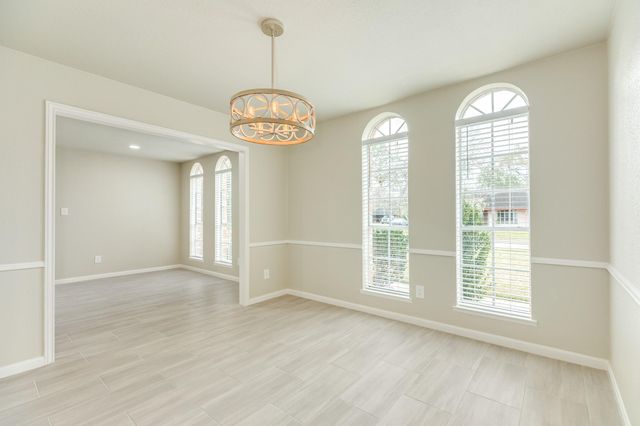 128 Catalpa Street, Lake Jackson, TX 77566