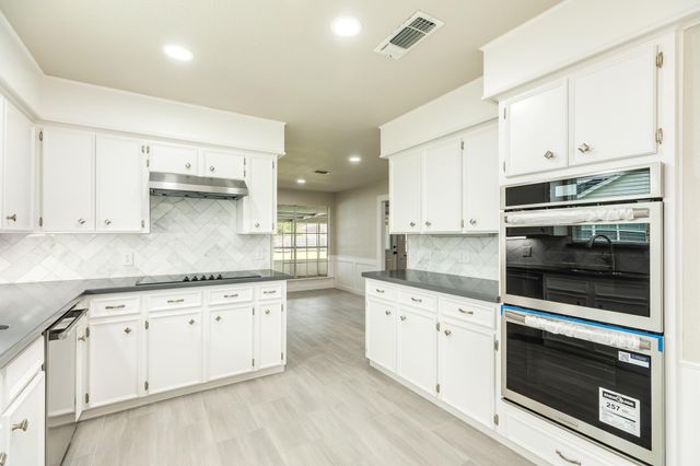 128 Catalpa Street, Lake Jackson, TX 77566