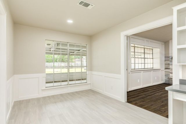 128 Catalpa Street, Lake Jackson, TX 77566