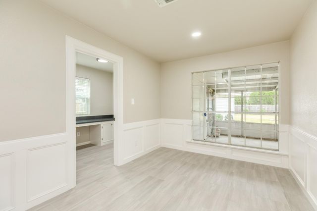 128 Catalpa Street, Lake Jackson, TX 77566