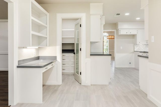 128 Catalpa Street, Lake Jackson, TX 77566