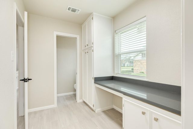 128 Catalpa Street, Lake Jackson, TX 77566