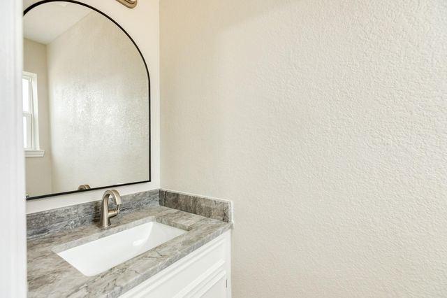 128 Catalpa Street, Lake Jackson, TX 77566