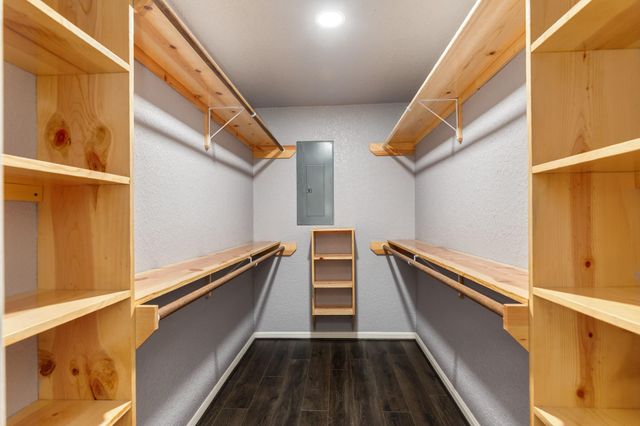 128 Catalpa Street, Lake Jackson, TX 77566