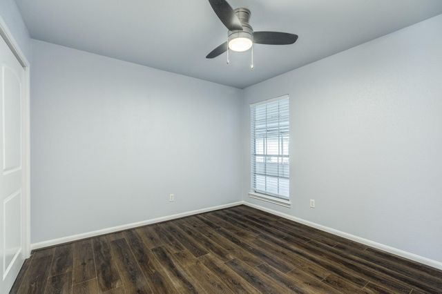 128 Catalpa Street, Lake Jackson, TX 77566