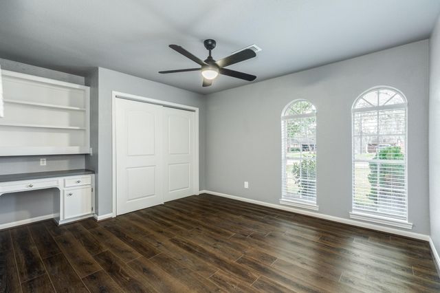 128 Catalpa Street, Lake Jackson, TX 77566