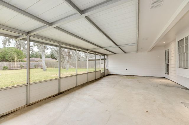 128 Catalpa Street, Lake Jackson, TX 77566